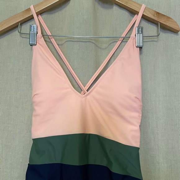 Cupshe Triple Color Block V-neck One Piece Swimsuit Cross Back Size Small - Picture 3 of 11